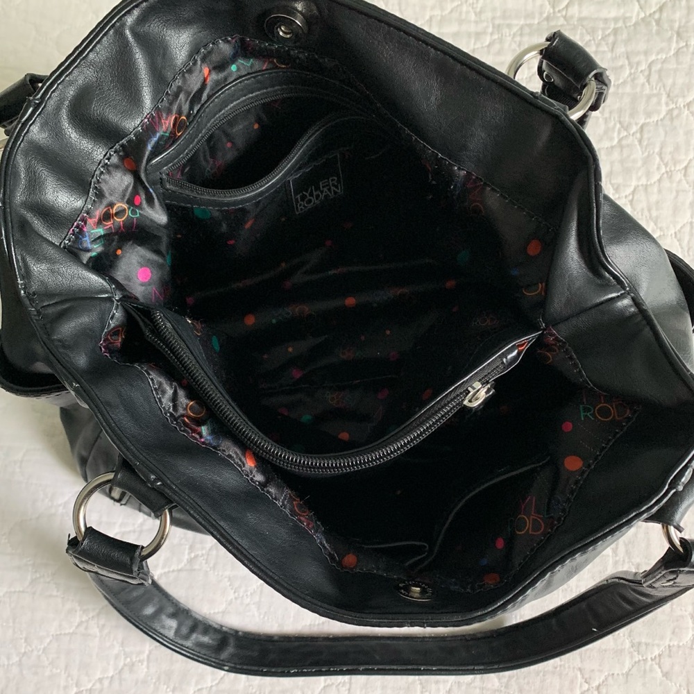 Black shoulder bag